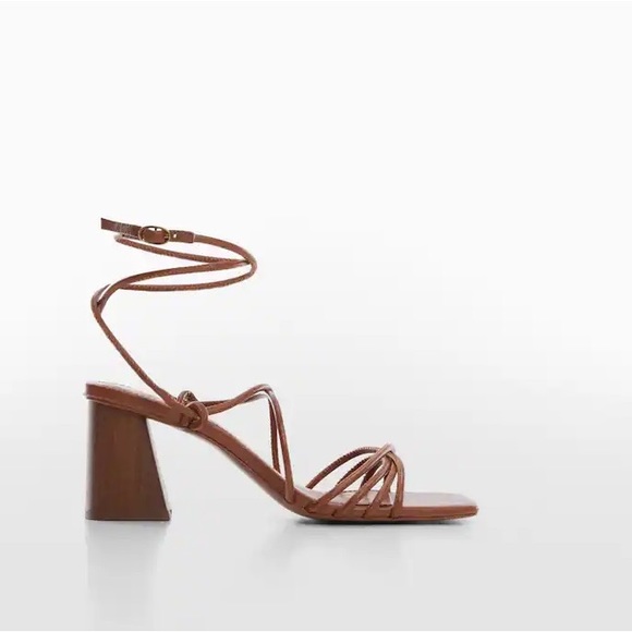 Criss-cross straps sandals sz 6.5. Brand new in box - Picture 3 of 4